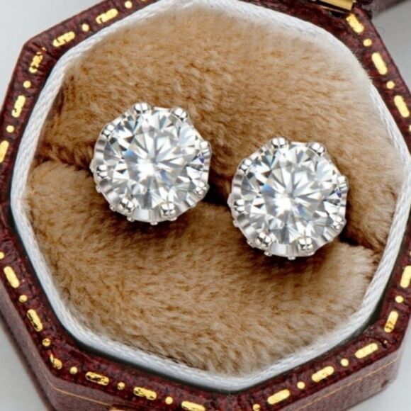 Certified 1.00CT VVS1 Moissanite Diamond Luxury Stud Earrings - Picture 11 of 14
